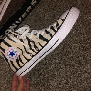I’m selling these zebra print converse.